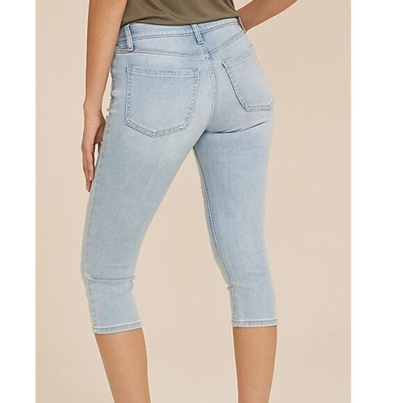Maurices High Rise Ripped Button Fly Capri - 8 - Picture 3 of 7